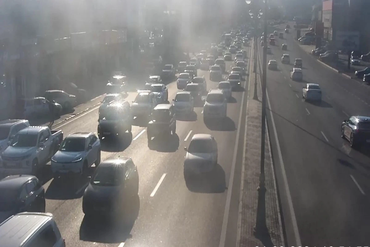 Babək prospektində qəza olub, sıxlıq yaranıb - FOTO