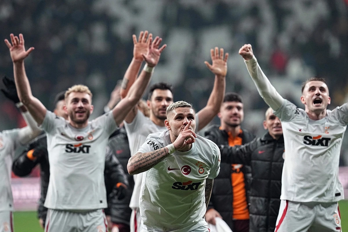 Qalatasaray klubu Beşiktaşı özündən çıxaran paylaşımı silmədi - FOTO