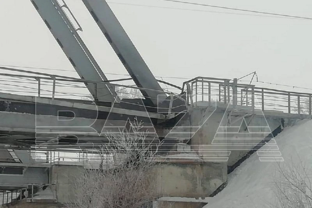 Rusiyada dəmir yolu körpüsündə partlayış olub - FOTO
