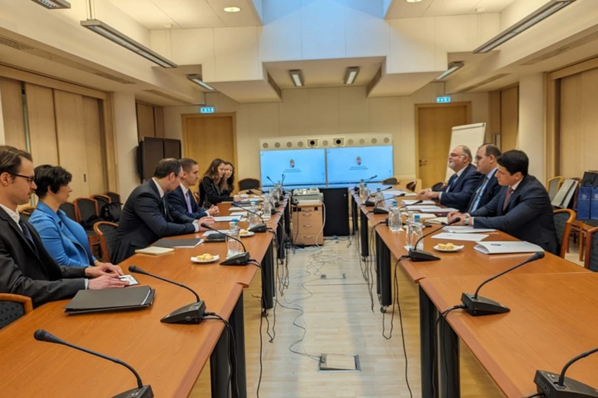 Azərbaycanla Macarıstan arasında ilk konsulluq məsləhətləşmələri keçirilib