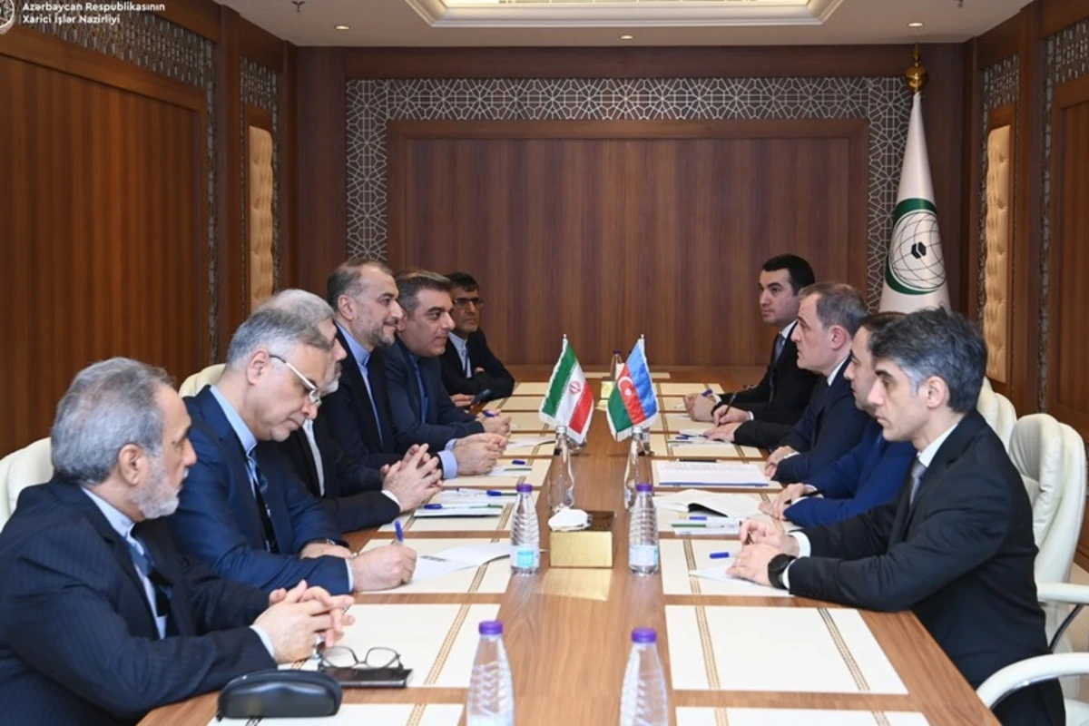 Azərbaycan və İran xarici işlər nazirləri bölgədəki mövcud vəziyyəti müzakirə ediblər