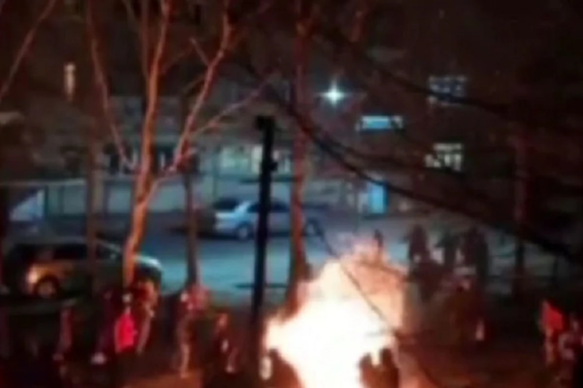 Tonqaldan tullanan azyaşlılar toqquşaraq alova düşdülər - ANBAAN VİDEO