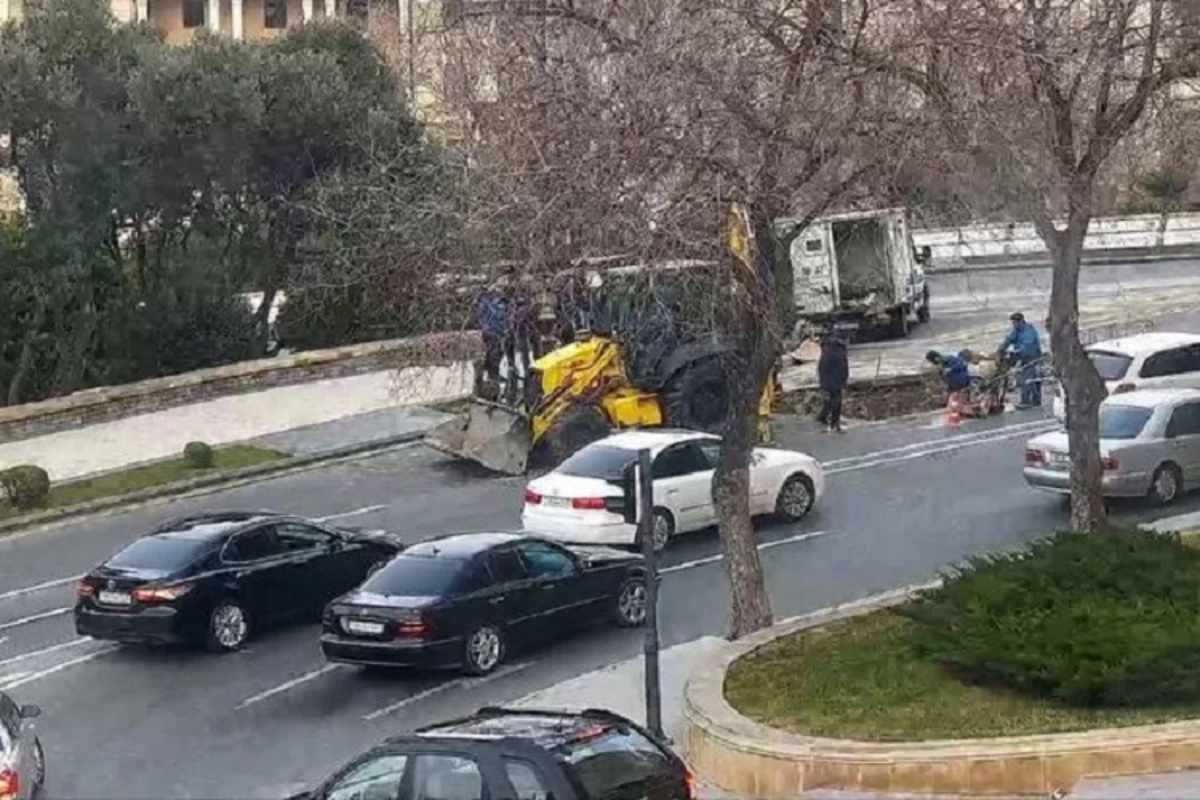 ВНИМАНИЮ водителей: ограничено движение на одной из улиц Баку