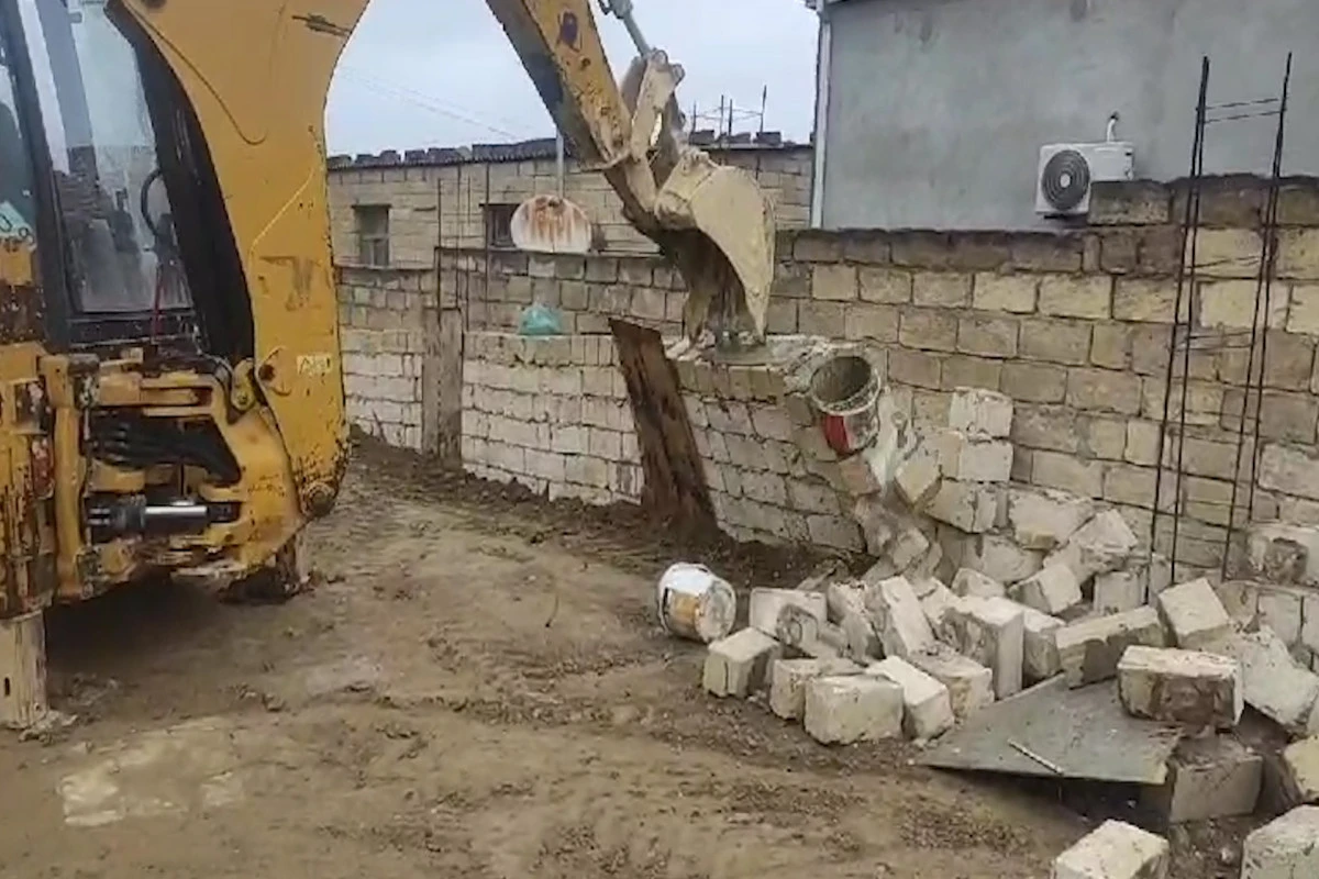 Xırdalanda və Mehdiabadda qanunsuz tikililər sökülüb - FOTO\VİDEO