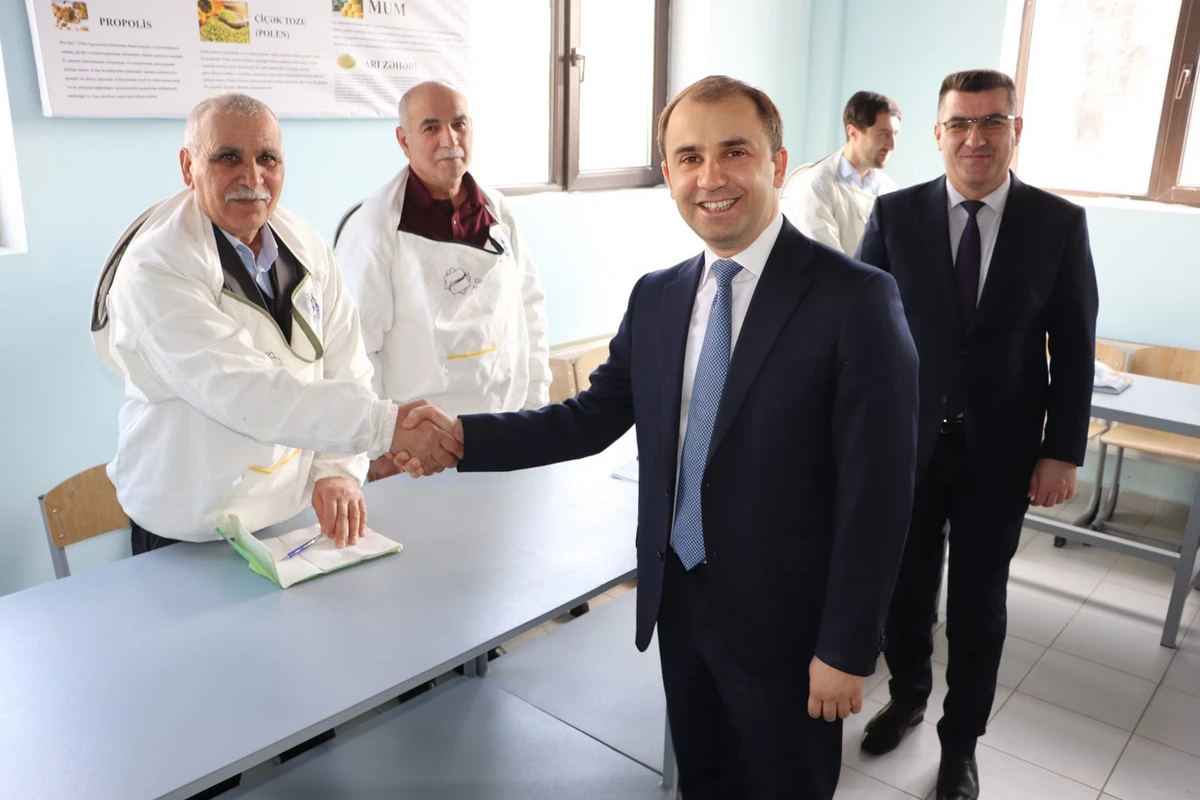 Azərbaycanın ən yaşlı tələbəsi - FOTO Azərbaycanın ən yaşlı tələbəsi - FOTO