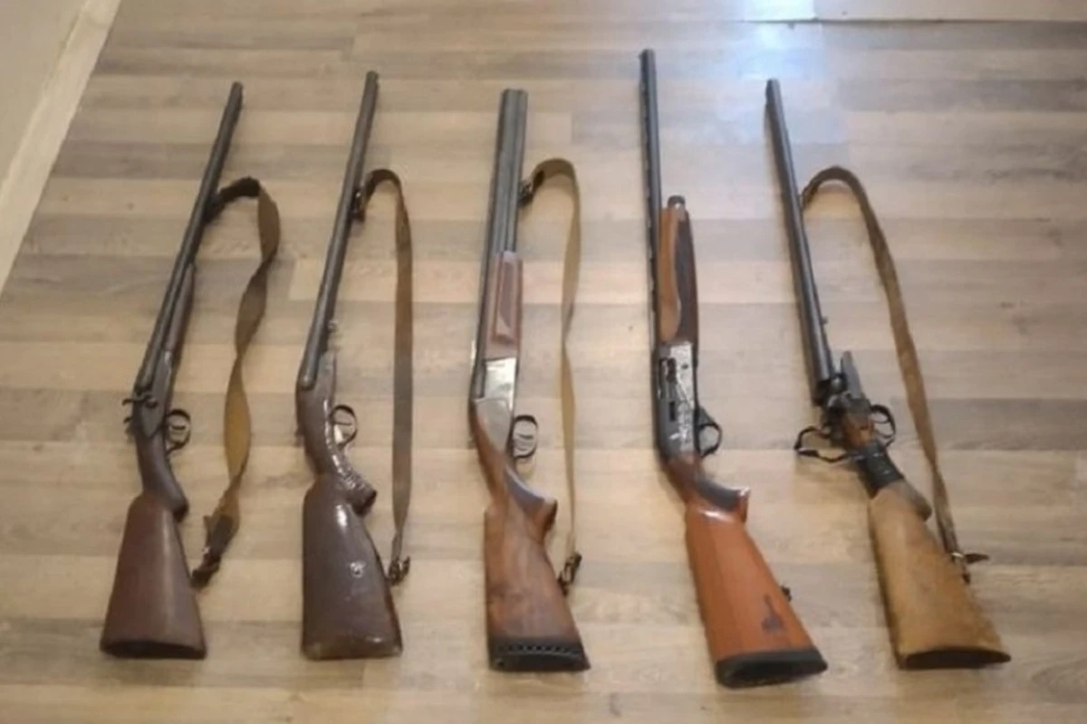 Xankəndidə orta məktəbdən silah və sursatlar aşkarlanıb