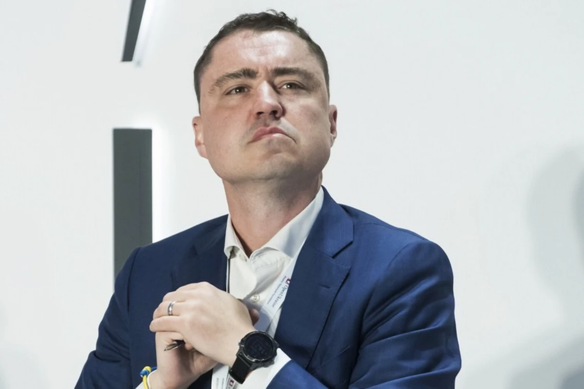 Estoniyanın keçmiş baş naziri içkili olduğu üçün təyyarədən düşürülüb