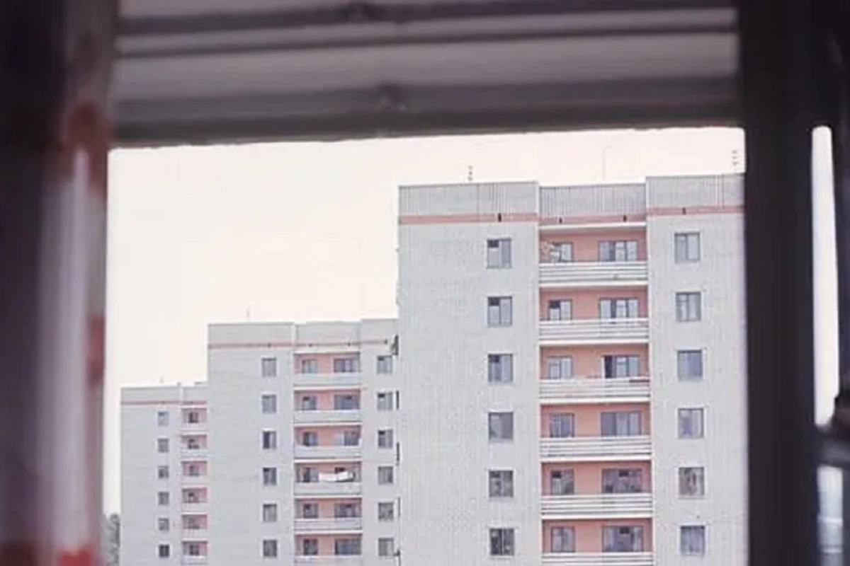 16-cı mərtəbədən yıxılan gənc qız sağ qaldı
