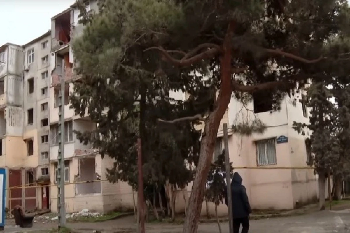 В Баку сносят жилое здание: жильцы выражают недовольство - ВИДЕО