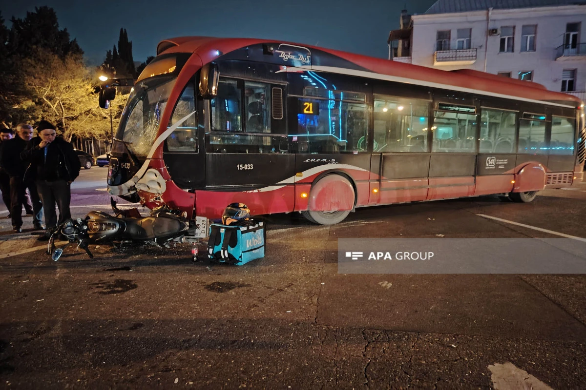 Baku Busun avtobusu motosikletçini vurub xəstəxanalıq etdi - FOTO