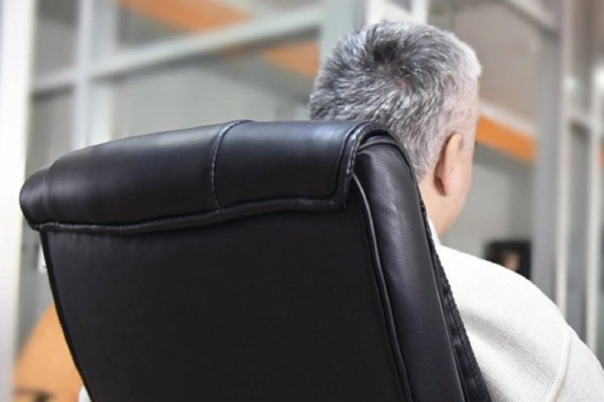 İş otağında əxlaqsızlıq edən məmur bəraət aldı