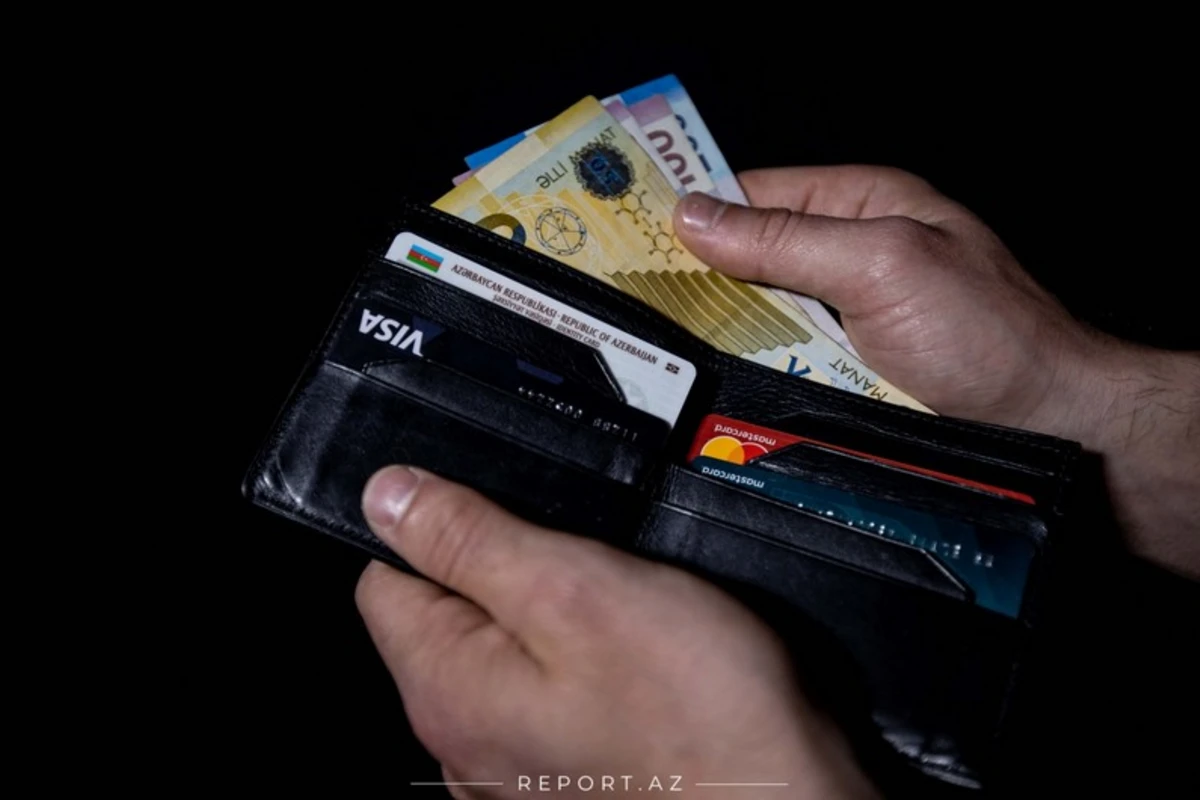 В Азербайджане выросла среднемесячная зарплата