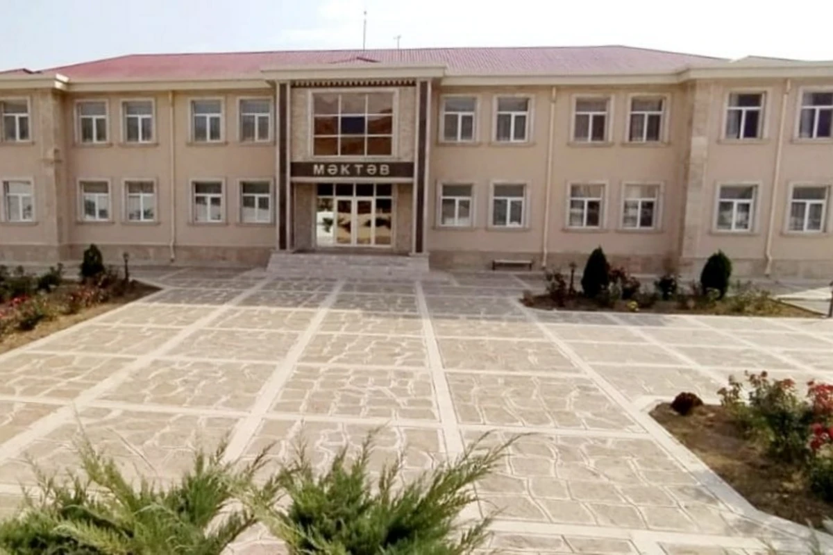 Şahbuzda məktəb direktoru yol verdiyi nöqsana görə işdən çıxarılıb