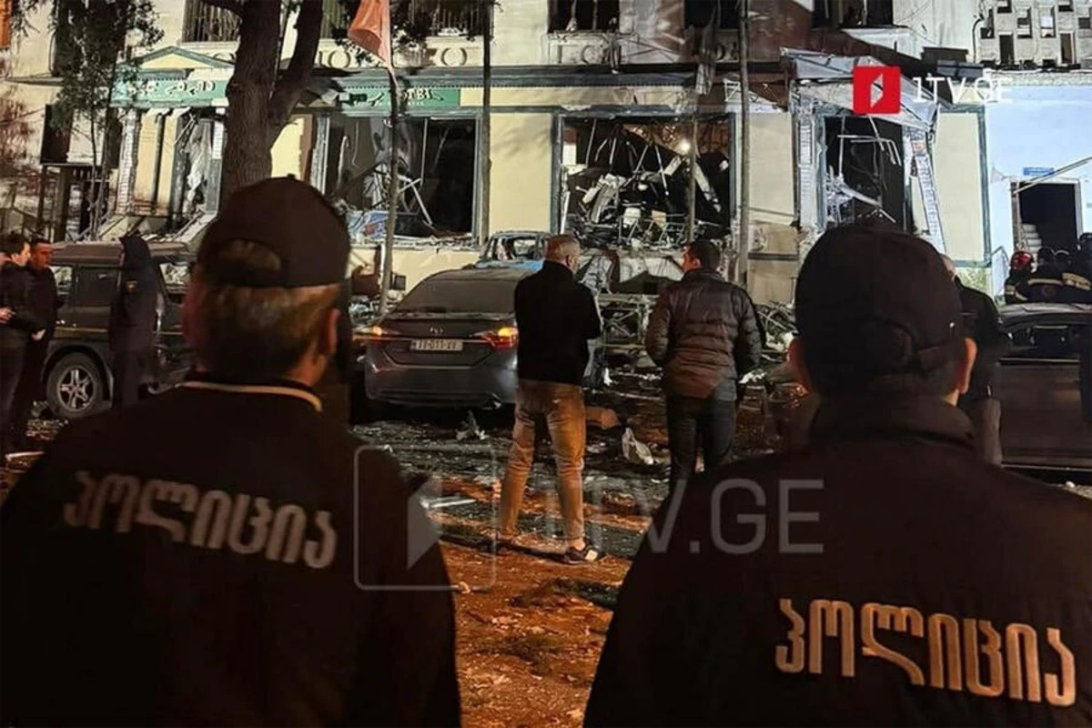 Gürcüstanda yaşayış binasında partlayış: 93 ailə təxliyə edildi