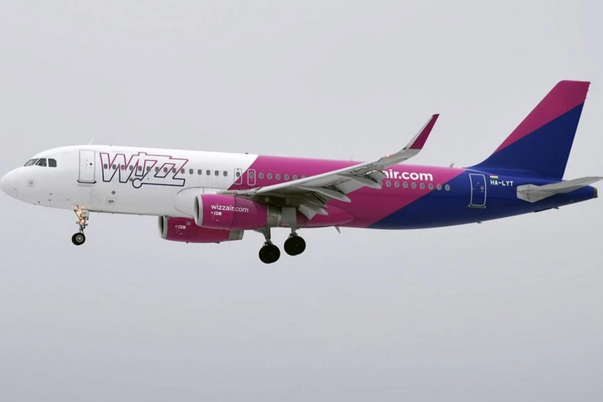 Задерживается самолет WizzAir, выполняющий рейс Баку - Будапешт