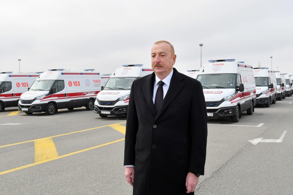 Президент Ильхам Алиев ознакомился с новоприобретенными современными автомобилями скорой помощи - ФОТО