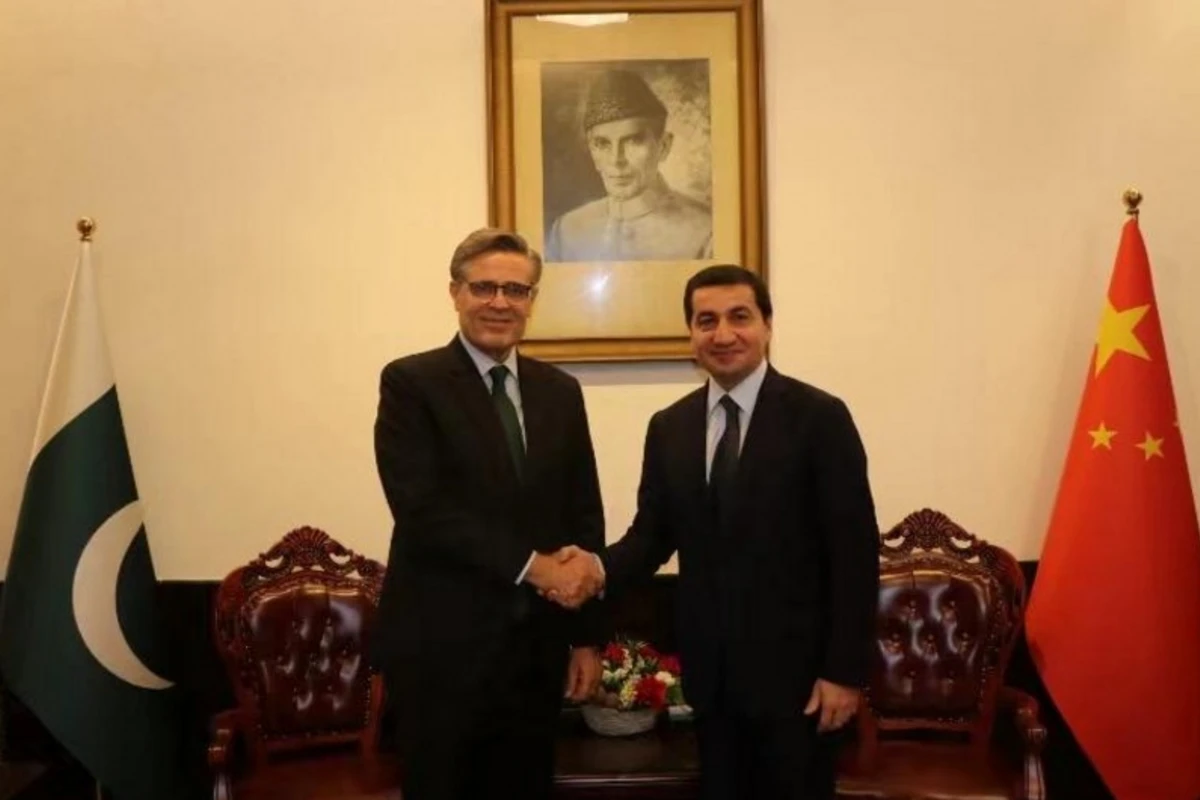 Hikmət Hacıyev Pekində Pakistanın Çindəki səfiri ilə görüşüb