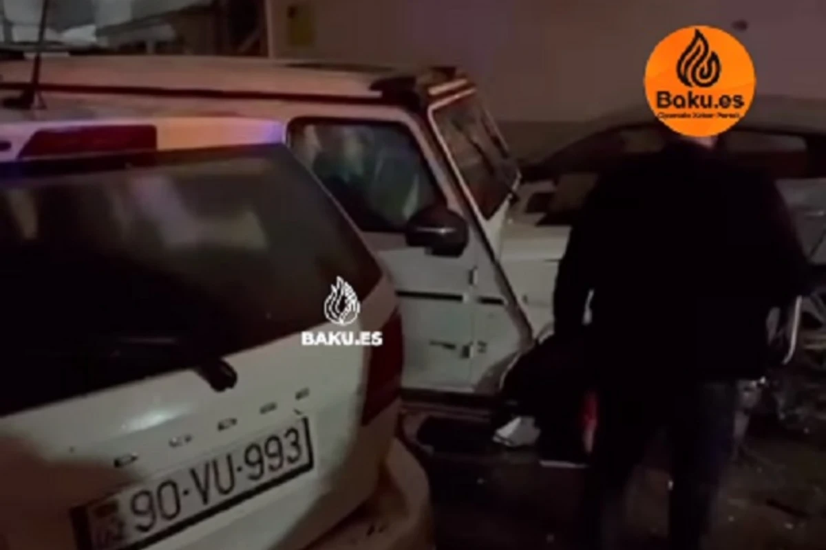 Bakıda “Galendewagen” altı maşınla toqquşdu - VİDEO