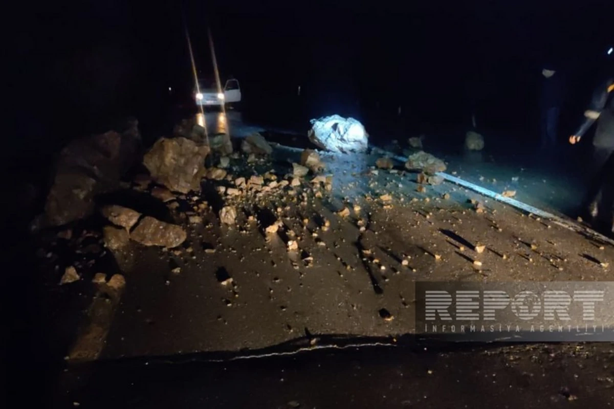 Şahbuzda avtomobil yolunda dağ uçqunu baş verib - FOTO