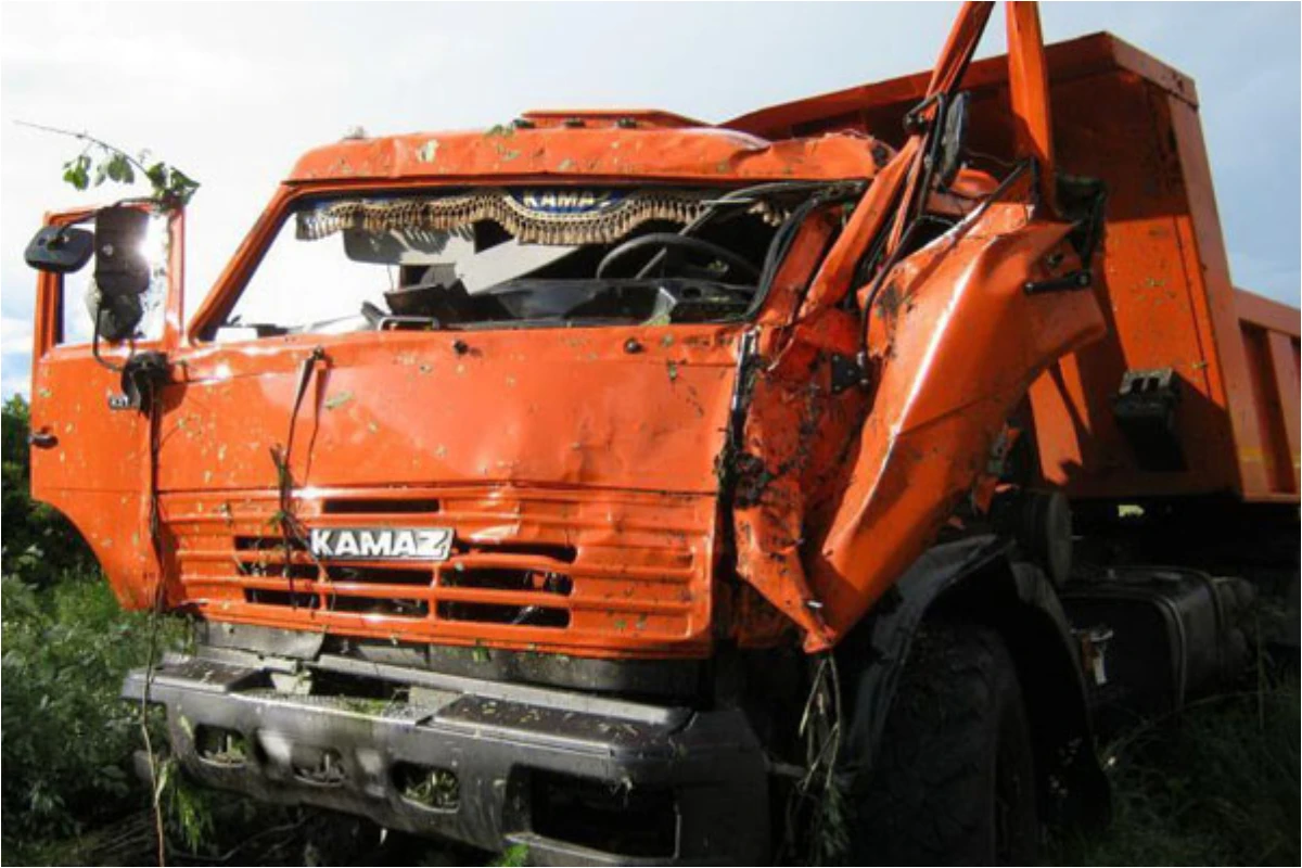 Bakı-Quba yolunda “KamAZ” aşıb