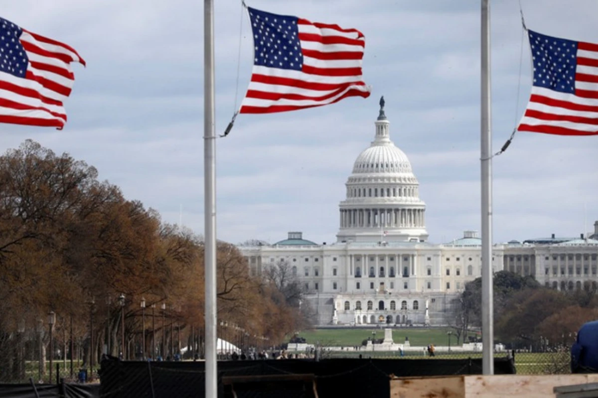 Правительство США частично приостановило работу из-за прекращения финансирования
