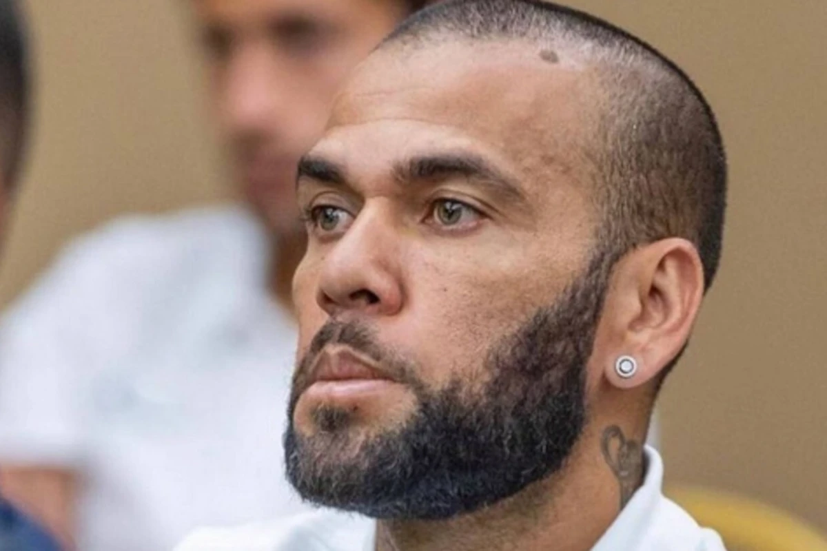 Dani Alveş 14 aydan sonra həbsxanadan çıxıb