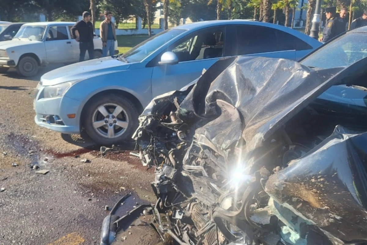 Lənkəranda zəncirvarı qəzada ata və oğul həyatını itirdi - FOTO
