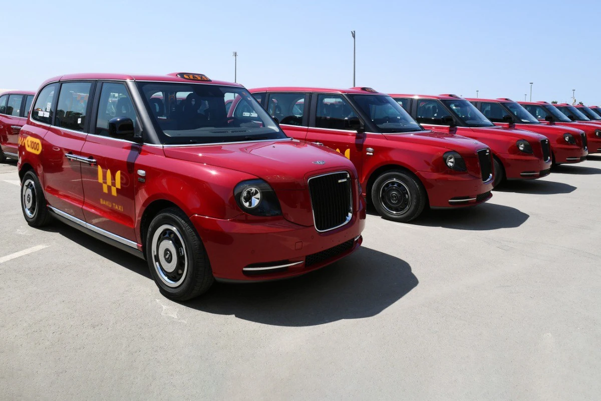 Azərbaycanda taksilər ağ və qırmızı rəngdə olacaq