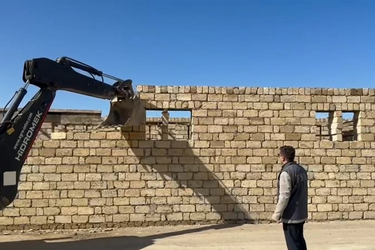 МЧС снесло незаконные постройки в Абшеронском районе - ВИДЕО