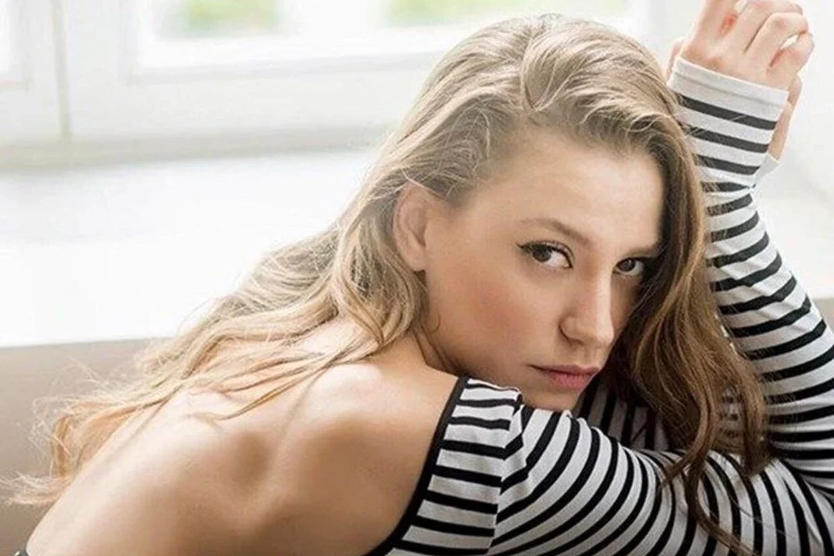 Serenay Sarıkayanın 800 minlik saatı səs-küyə səbəb oldu - FOTO