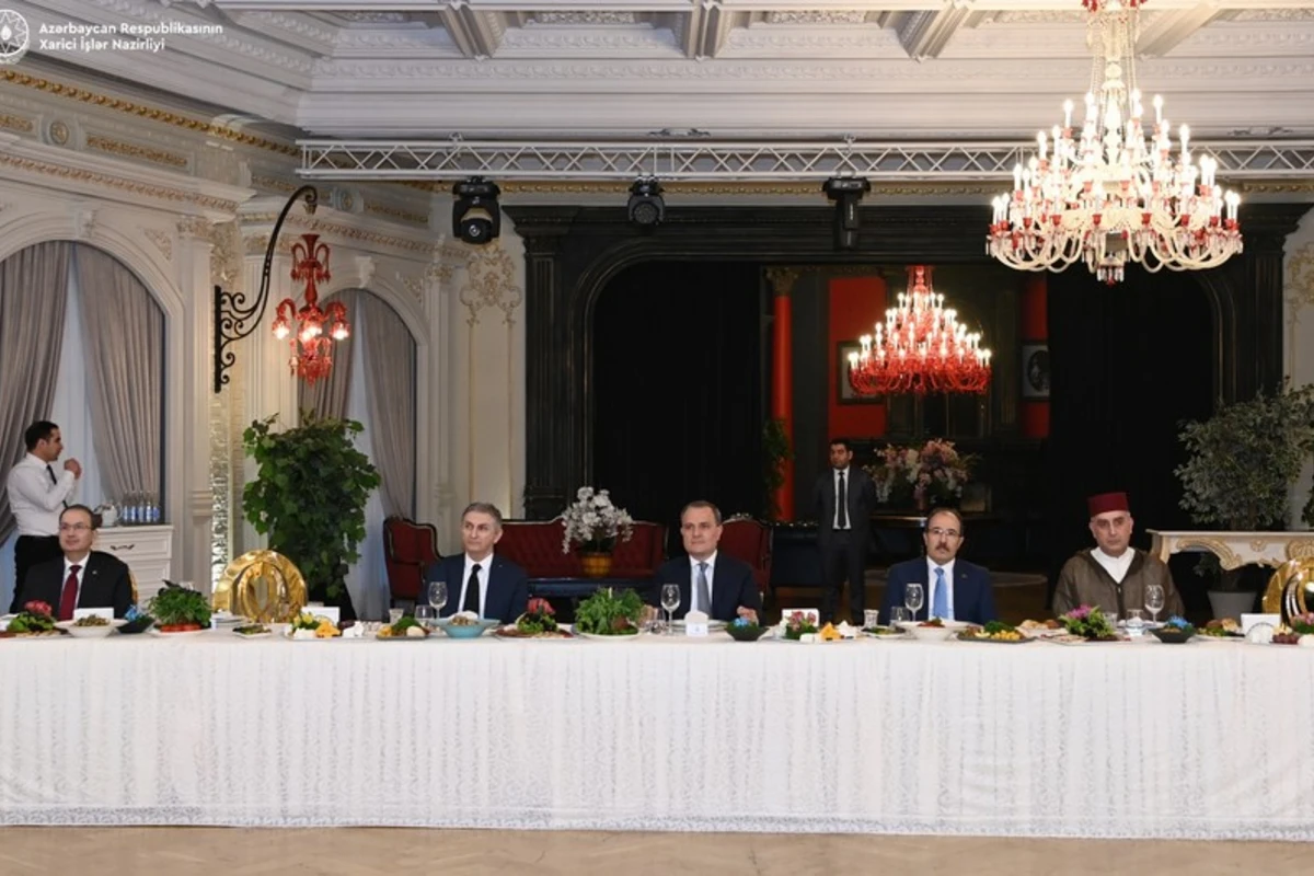 Ceyhun Bayramov diplomatik korpus üçün iftar süfrəsində olub