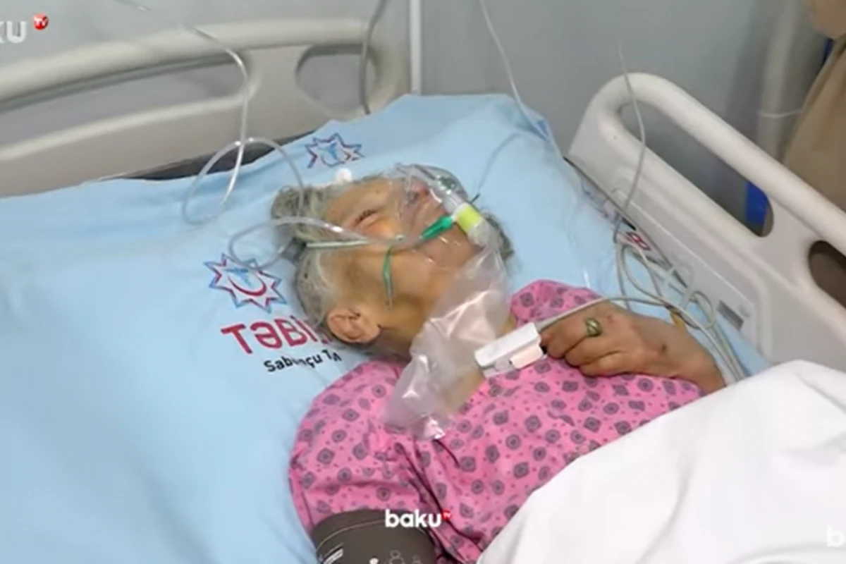 Övladlarının tərk etdiyi ananın vəziyyəti ağırlaşdı - Yardım edilən ana xəstəxanada - VİDEO