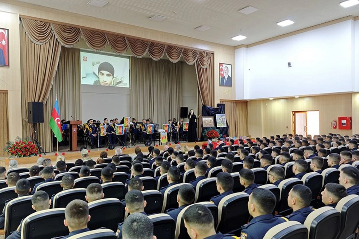 Минобороны: В рядах армии прошли мероприятия по случаю годовщины апрельских боев - ФОТО