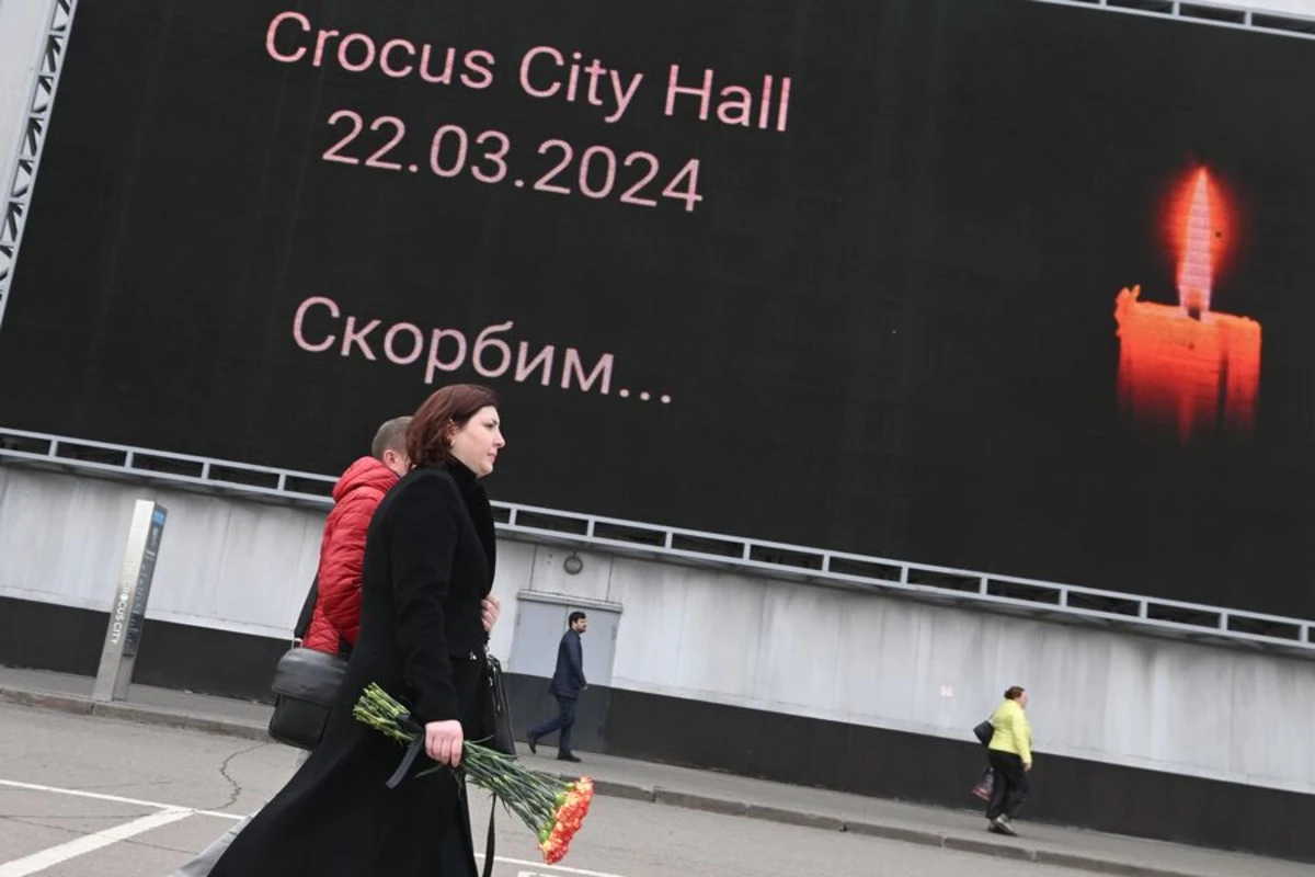 Crocus terror aktı qurbanlarının xatirəsinə ucaldılmış abidə yandırılıb