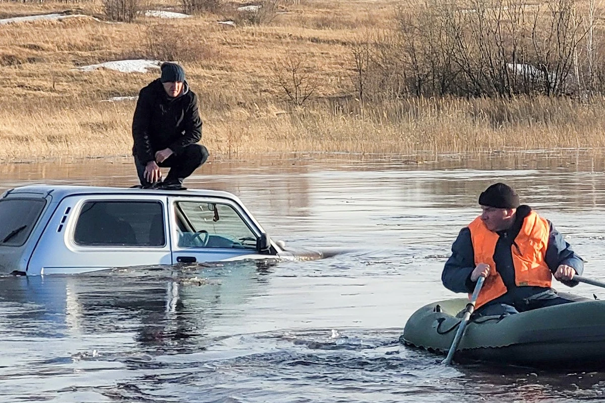 В Оренбургской области прорвало дамбу, подтоплены более 2,5 тысячи домов, есть погибшие - ВИДЕО