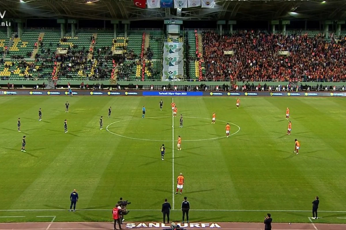 İkardi qol vurdu, “Fənərbağça” “Qalatasaray”la matçda meydanı tərk etdi - VİDEO