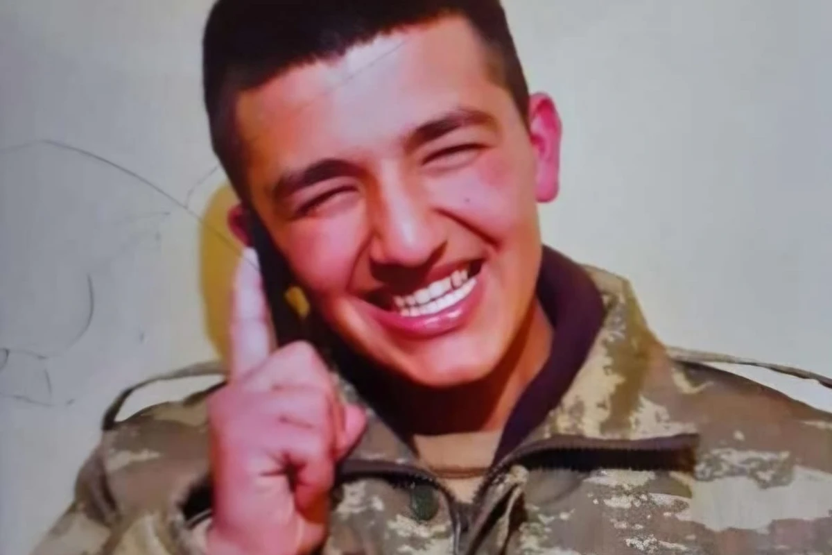 Проходит церемония прощания с военнослужащим Имраном Амраховым - ФОТО Проходит церемония прощания с военнослужащим Имраном Амраховым - ФОТО