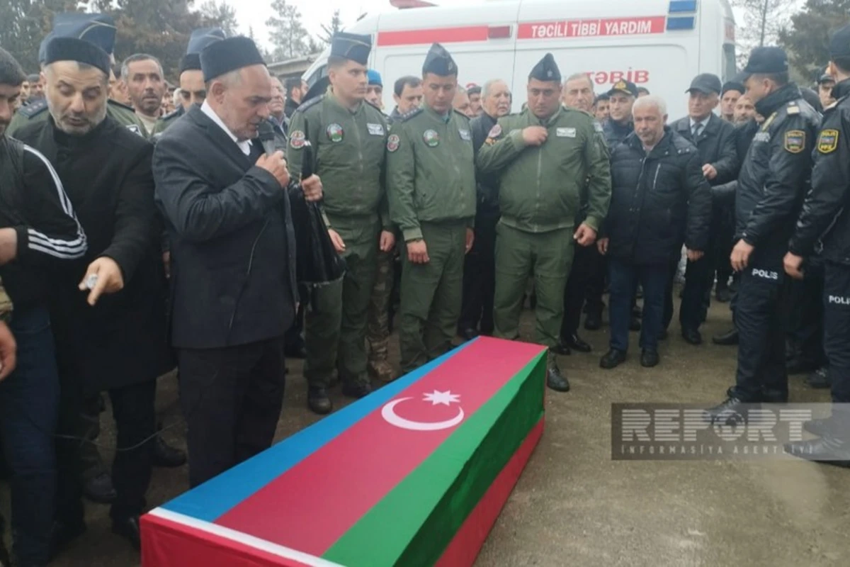 Antiterror əməliyyatında yaralanan və dünən şəhid olan zabit Salyanda dəfn edilib - FOTO