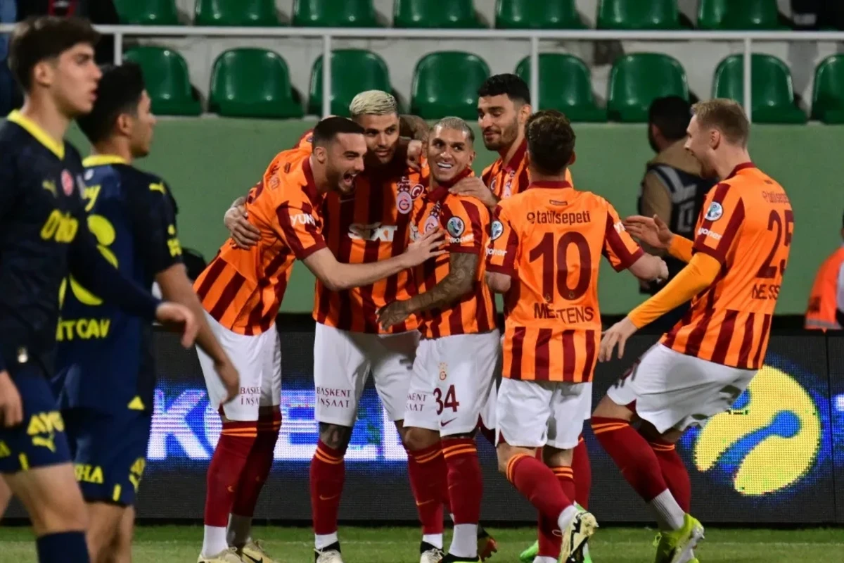 Qalatasaray - Fənərbağça derbisində 90 ildən sonra ilk yaşandı