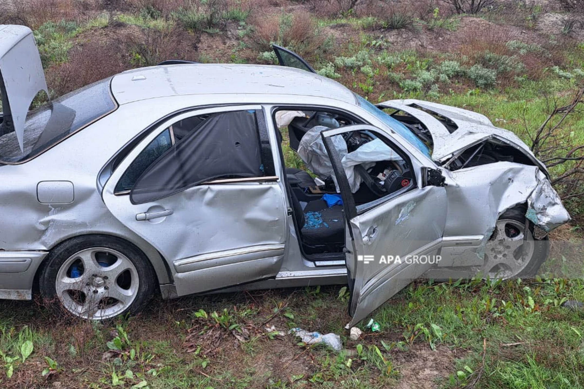 Zərdab-Kürdəmir yolunda iki maşın toqquşub - Ölən var - FOTO