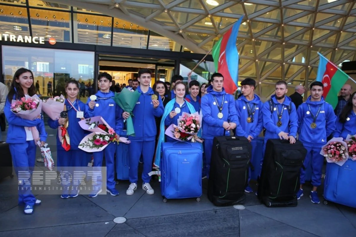 Avropa çempionatında qızıl medal qazanan gimnastlarımız Vətənə dönüblər - FOTO Avropa çempionatında qızıl medal qazanan gimnastlarımız Vətənə dönüblər - FOTO