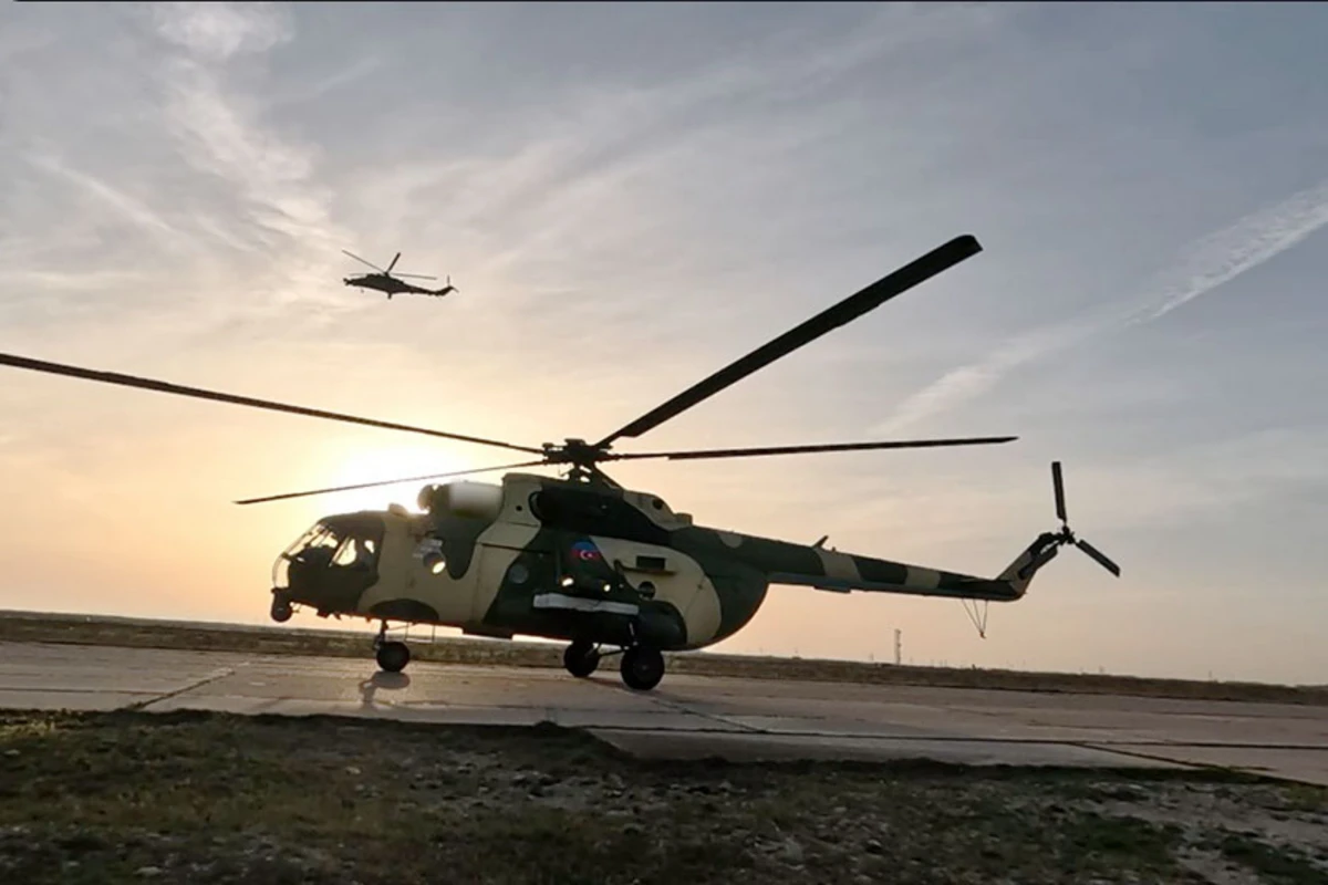 Военные летчики Азербайджана успешно выполнили учебно-тренировочные полеты - ВИДЕО Военные летчики Азербайджана успешно выполнили учебно-тренировочные полеты - ВИДЕО