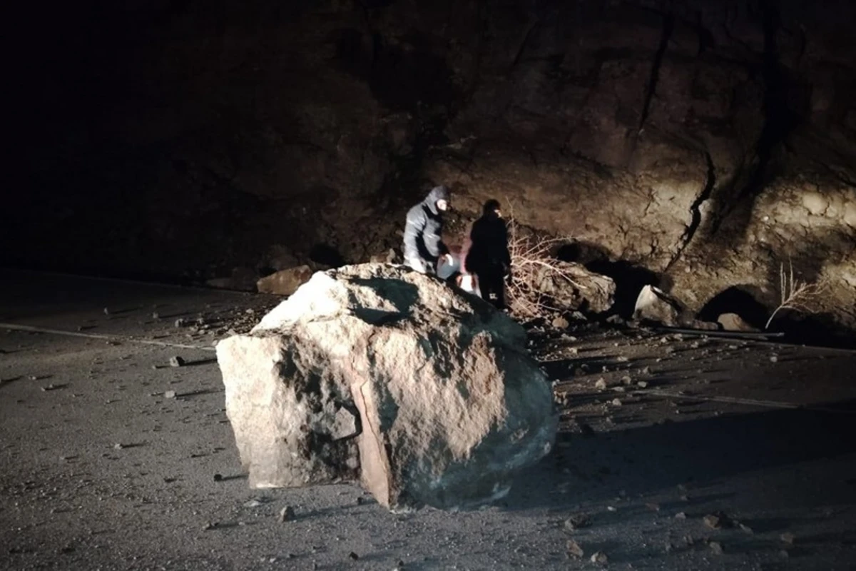 Naxçıvanda qaya uçqunu baş verib - FOTO