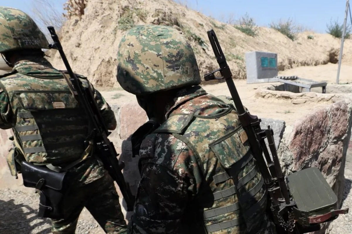 Ermənistan Ordusunun hərbçiləri yol qəzasına düşüb, ölənlər var