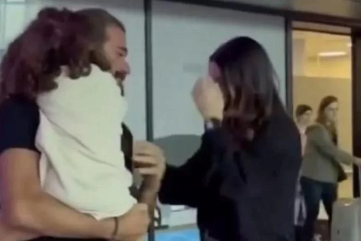 Ailəsinə qovuşan Survivor iştirakçısı göz yaşlarını saxlaya bilmədi - VİDEO