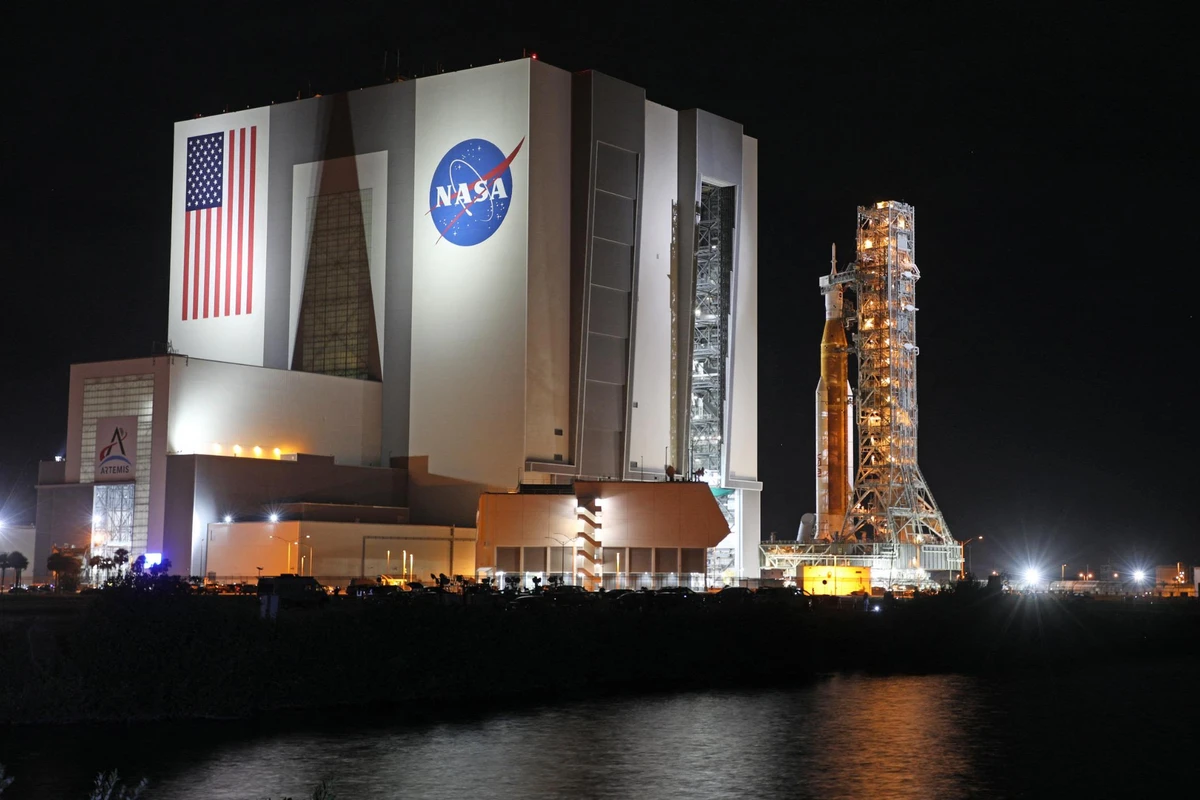 Инцидент с космическим мусором: NASA расследует падение обломков на жилой дом