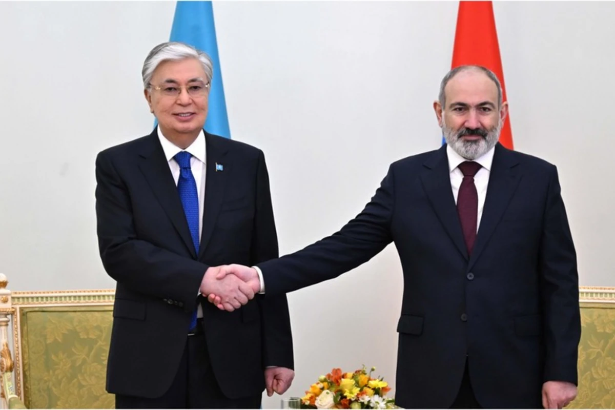 Gecikmiş və əhəmiyyətsiz - Tokayevin səfəri Ermənistanda ikitirəlik yaradıb - ŞƏRH - FOTO
