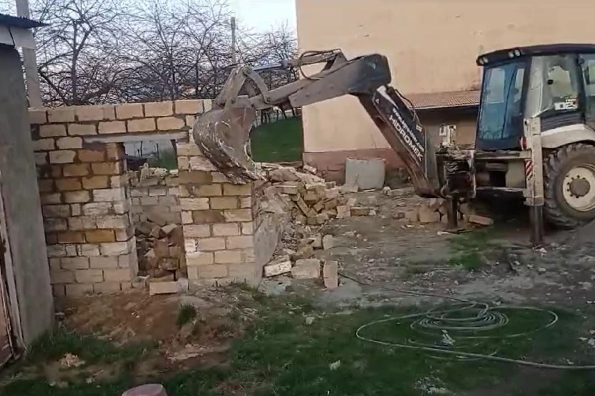 Nazirlik qanunsuz obyekt tikintisinin qarşısını alıb - FOTO\VİDEO