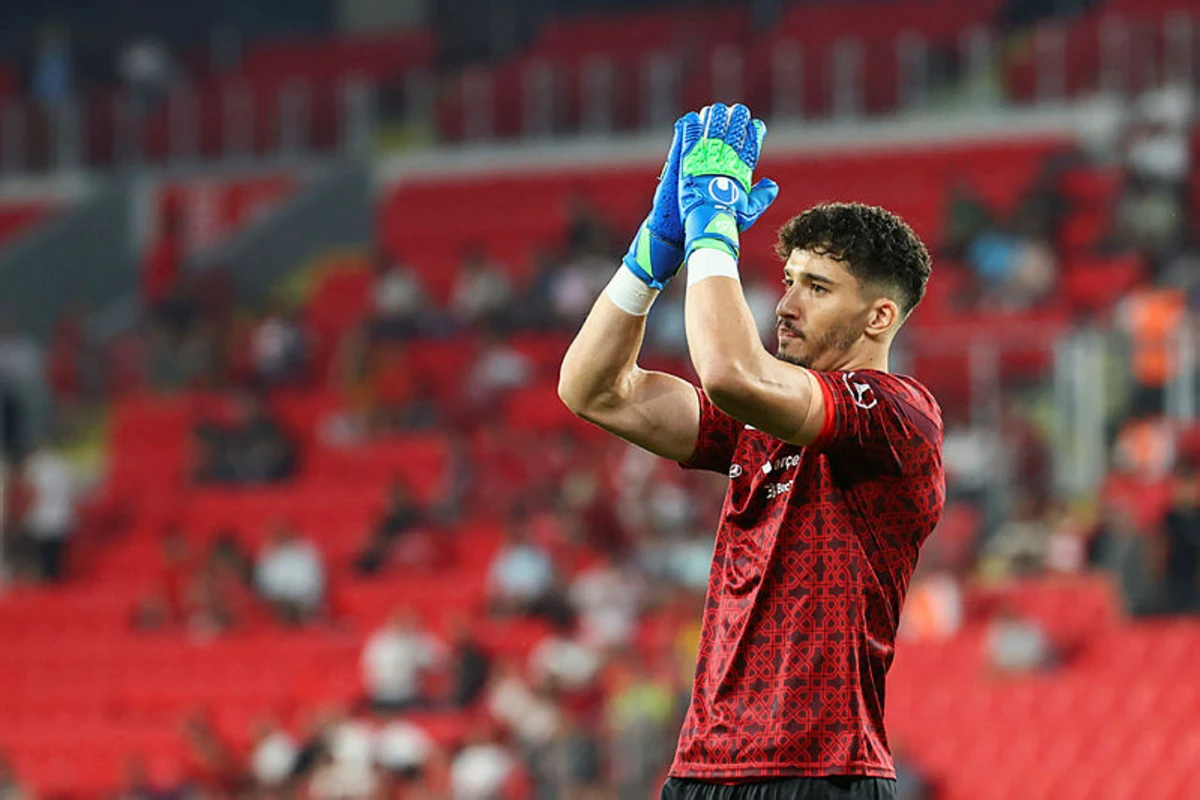 Altay Bayındır yenidən Türkiyə Super Liqasına qayıdır