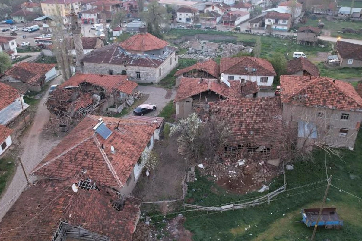 Türkiyədə 5,7 bal gücündə zəlzələdən sonra ÜRƏKAĞRIDAN GÖRÜNTÜLƏR